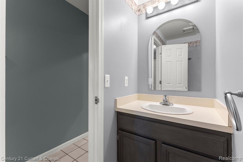 3052 TURNBERRY Lane E, Ann Arbor, MI 48108 — Photo 33
