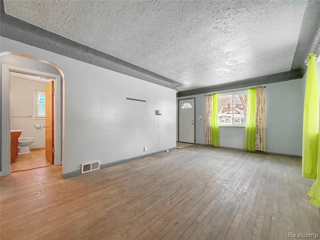 839 Barrie Avenue, Flint, MI 48507 — Photo 4