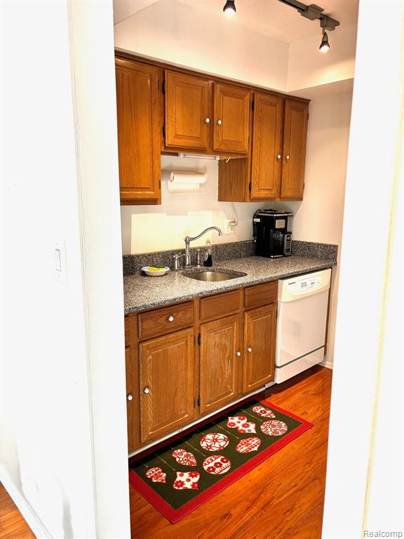 674 E FOX HILLS Drive, Bloomfield Hills, MI 48304 — Photo 5