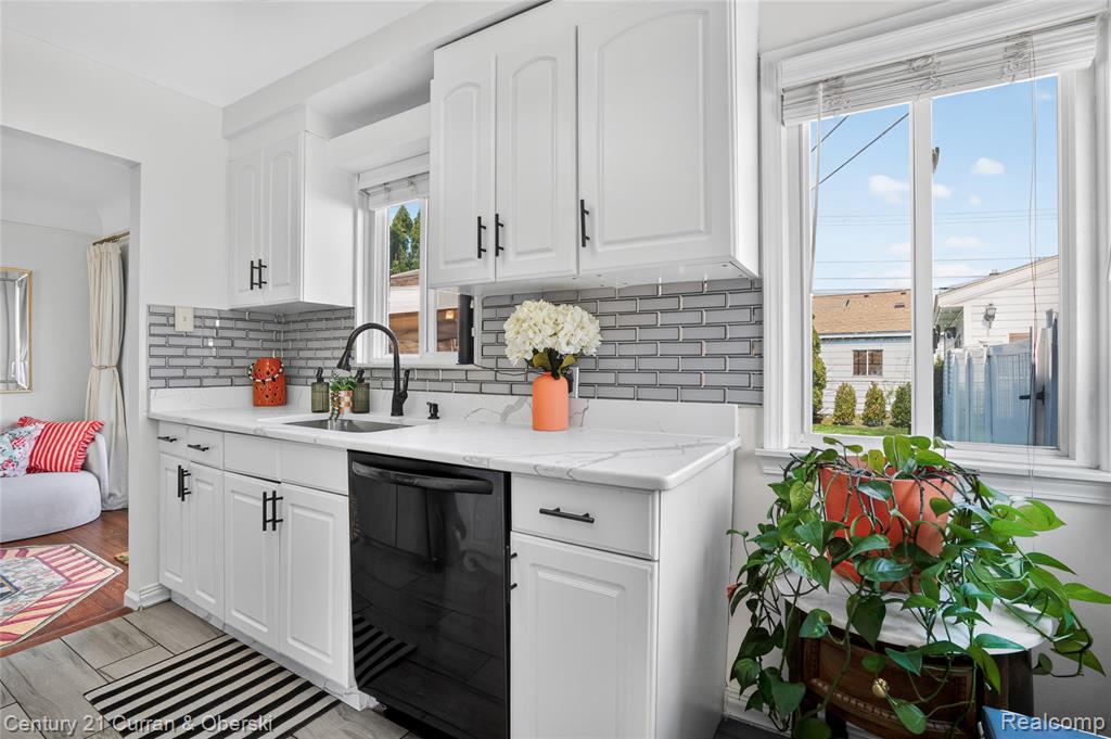 5 Barclay Court, Dearborn, MI 48126 — Photo 10