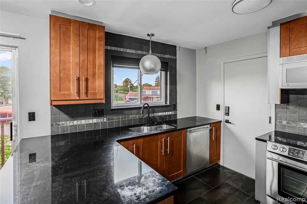 42266 Woodward Avenue, Bloomfield Hills, MI 48304 — Photo 11