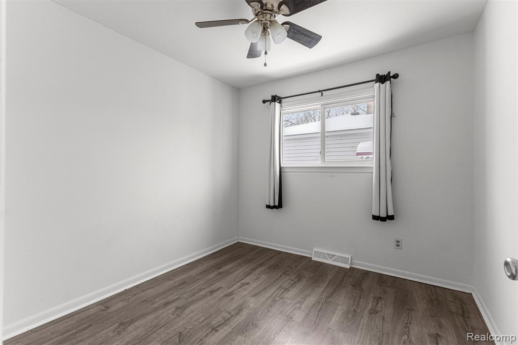 4421 Edgewood Street, Dearborn Heights, MI 48125 — Photo 20
