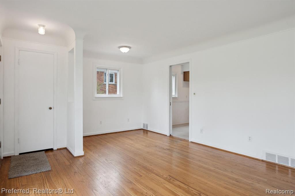 713 Duchess Street, Milford, MI 48381 — Photo 11