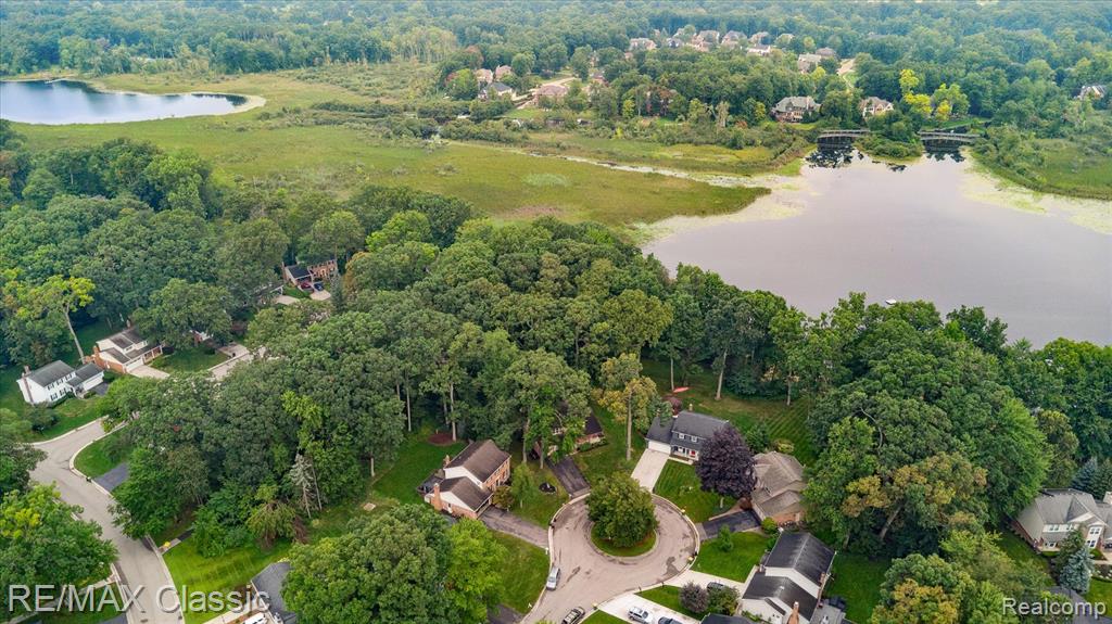 1561 Waters Edge Court, Wixom, MI 48393 — Photo 60