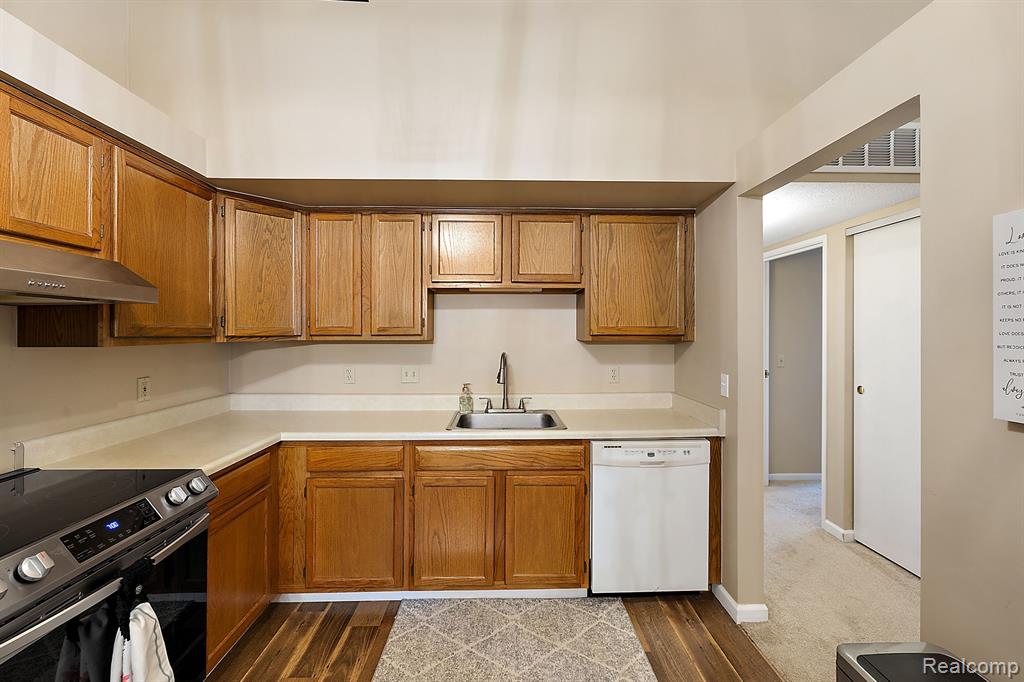 61149 GREENWOOD Drive, South Lyon, MI 48178 — Photo 11
