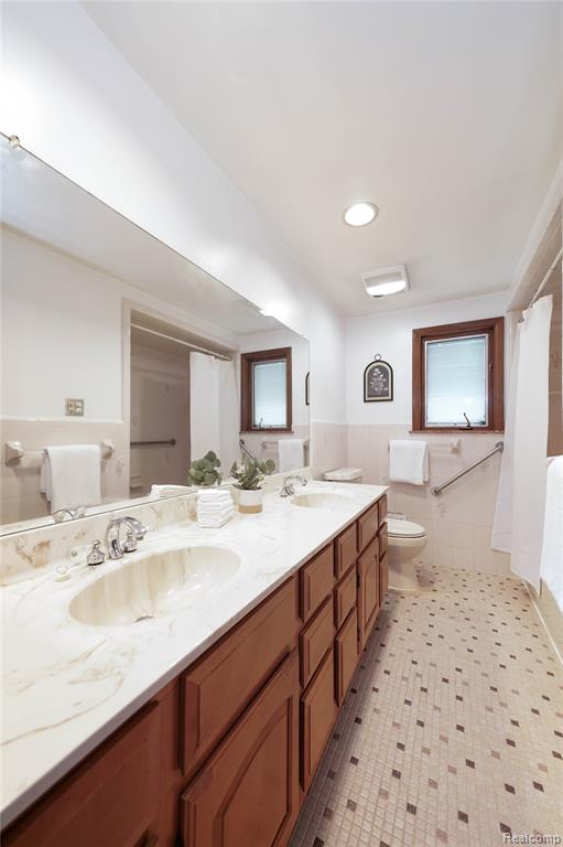 761 Tanglewood Drive, Madison Heights, MI 48071 — Photo 39
