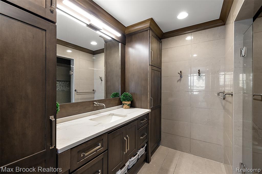 7428 Foxburg Court, Clarkston, MI 48348 — Photo 44