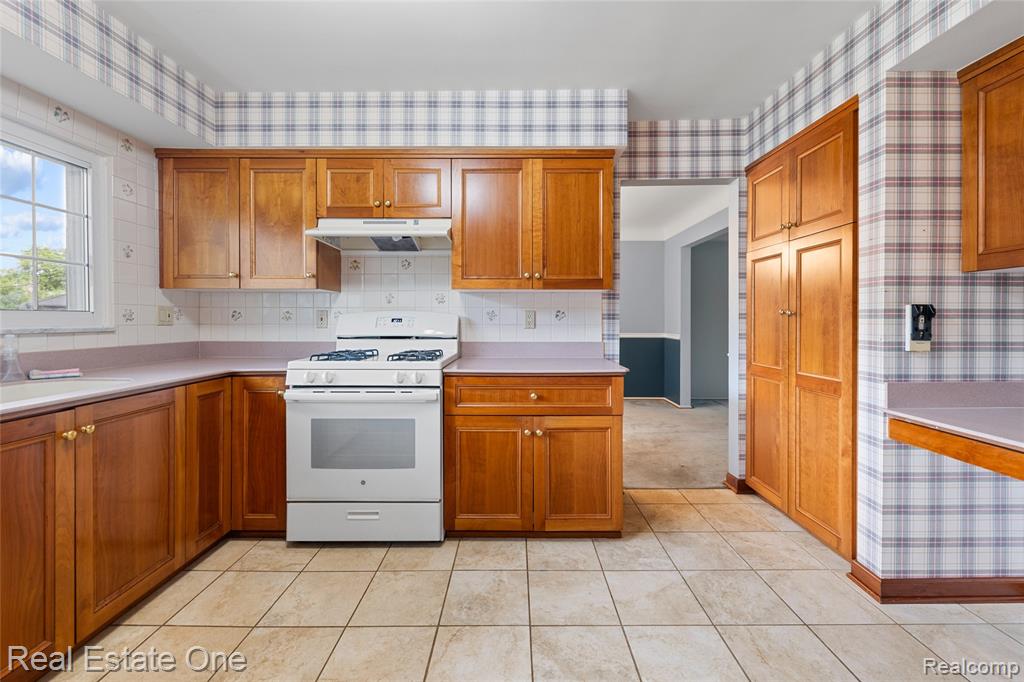 25574 Wilson Drive, Dearborn Heights, MI 48127 — Photo 21