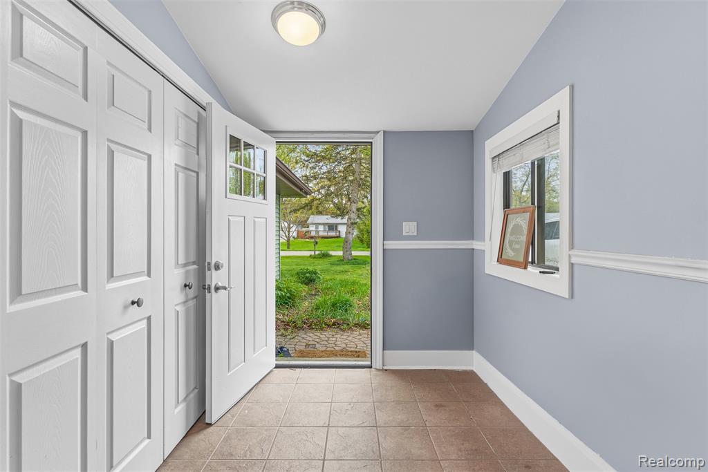 5710 Lake Grove Drive, White Lake, MI 48383 — Photo 3
