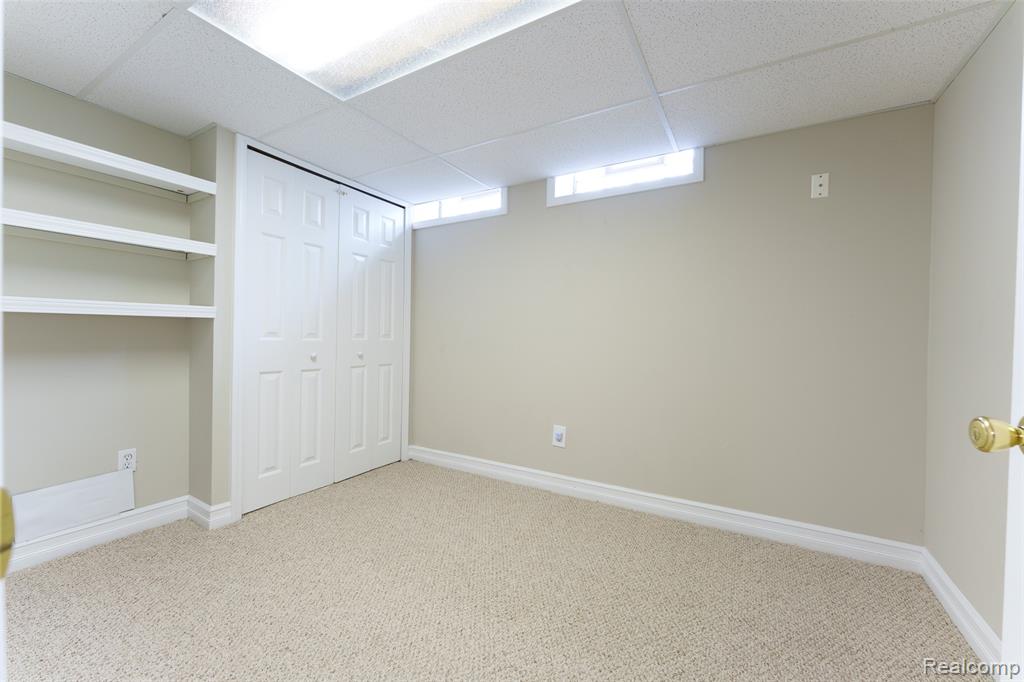 4276 Macqueen Drive, West Bloomfield, MI 48323 — Photo 34