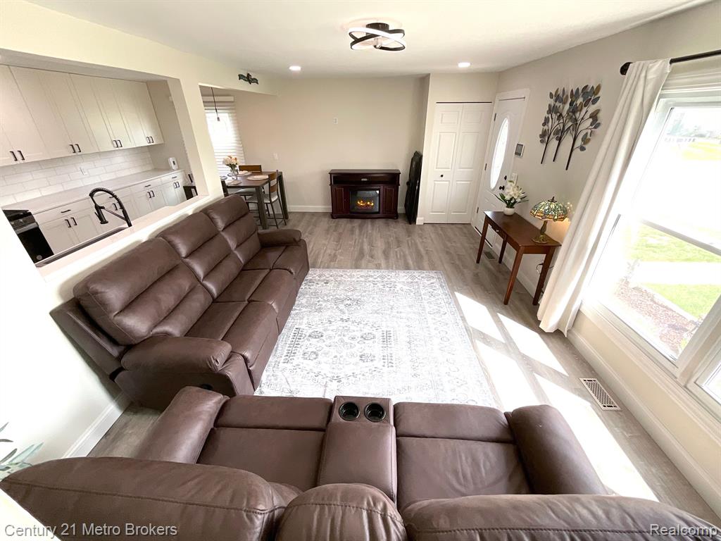 9446 PARKWOOD N, Davison, MI 48423 — Photo 19