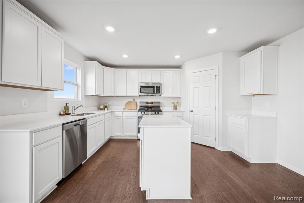 719 Knollwood Bend, Chelsea, MI 48118 — Photo 4