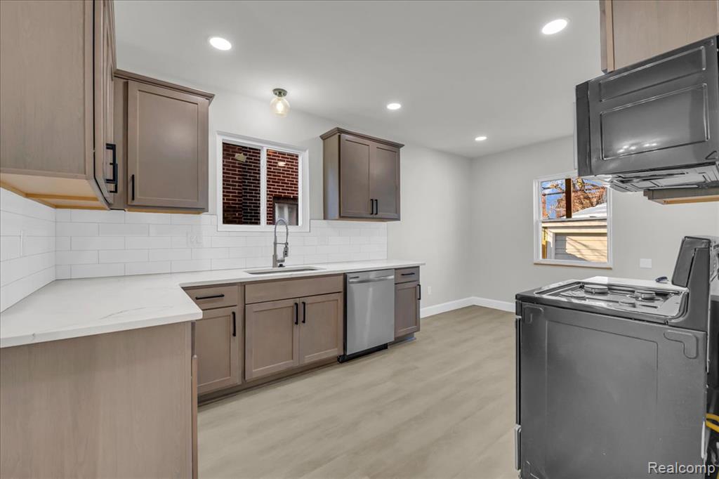 16891 Sorrento Street, Detroit, MI 48235 — Photo 9