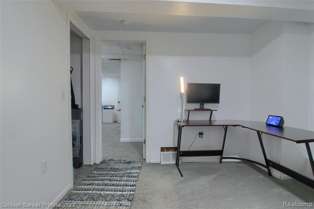 4281 Hunters Circle W, Canton, MI 48188 — Photo 25