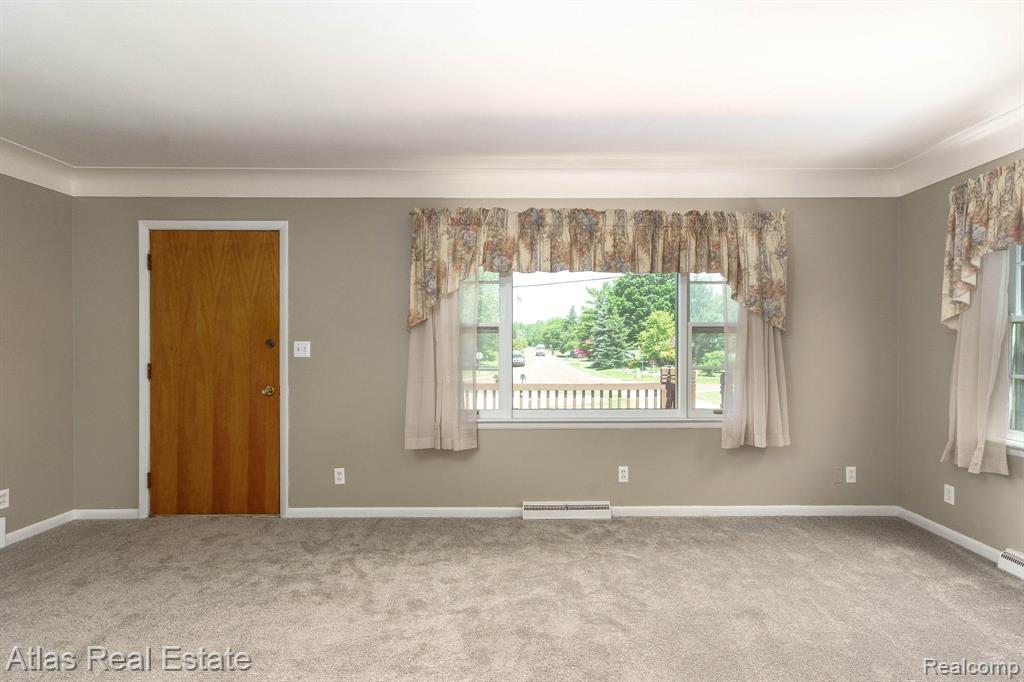 9450 HOGAN Road, Fenton, MI 48430 — Photo 9