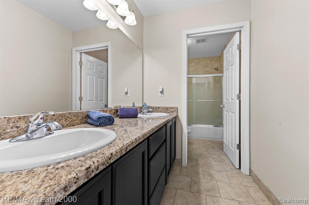 51139 GOLD RIDGE Lane, Canton, MI 48188 — Photo 23