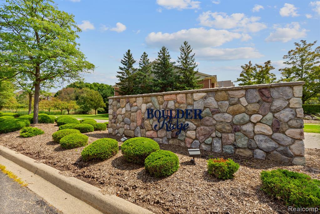1924 FLAGSTONE Circle, Rochester, MI 48307 — Photo 31