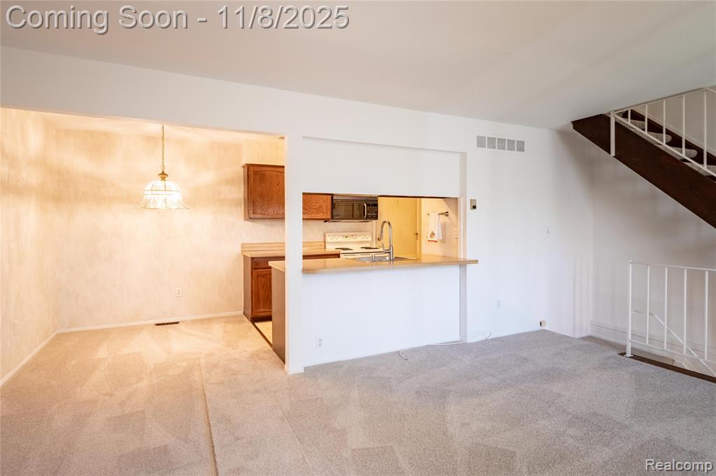 285 Inlet Court, Walled Lake, MI 48390 — Photo 2