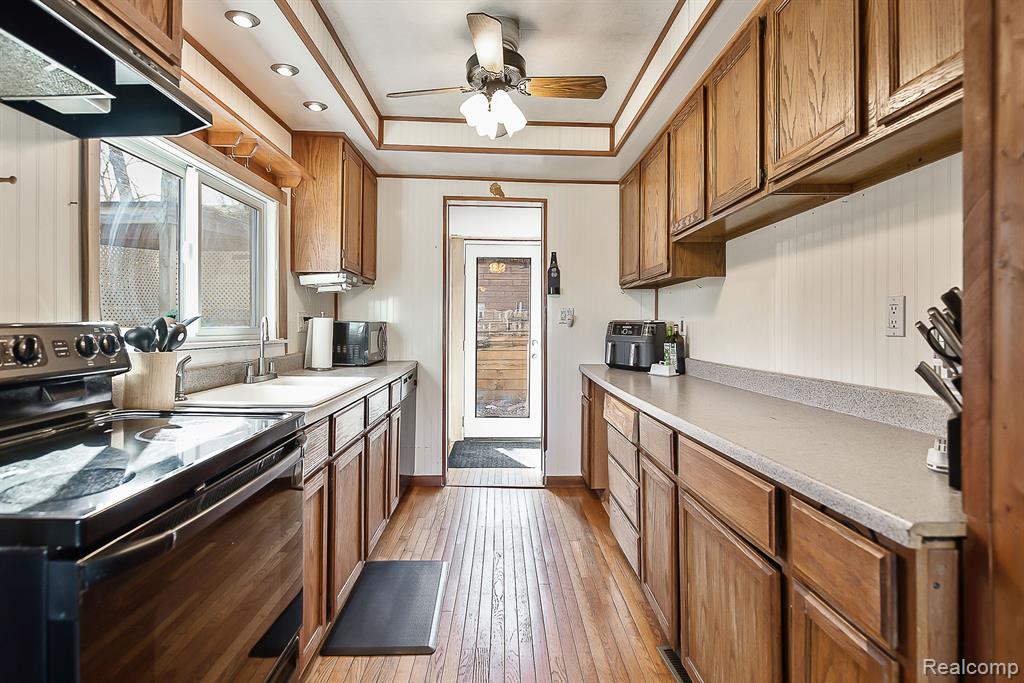 8128 Halfway Drive, Brighton, MI 48116 — Photo 10