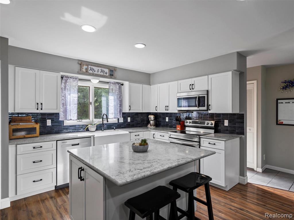 8497 Hickory Hill Drive, Grand Blanc, MI 48439 — Photo 11