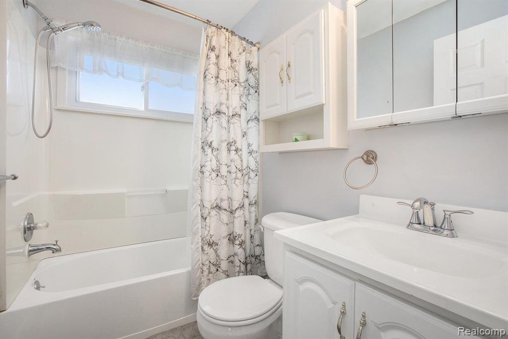 1163 FALL RIVER Road, Ypsilanti, MI 48198 — Photo 11