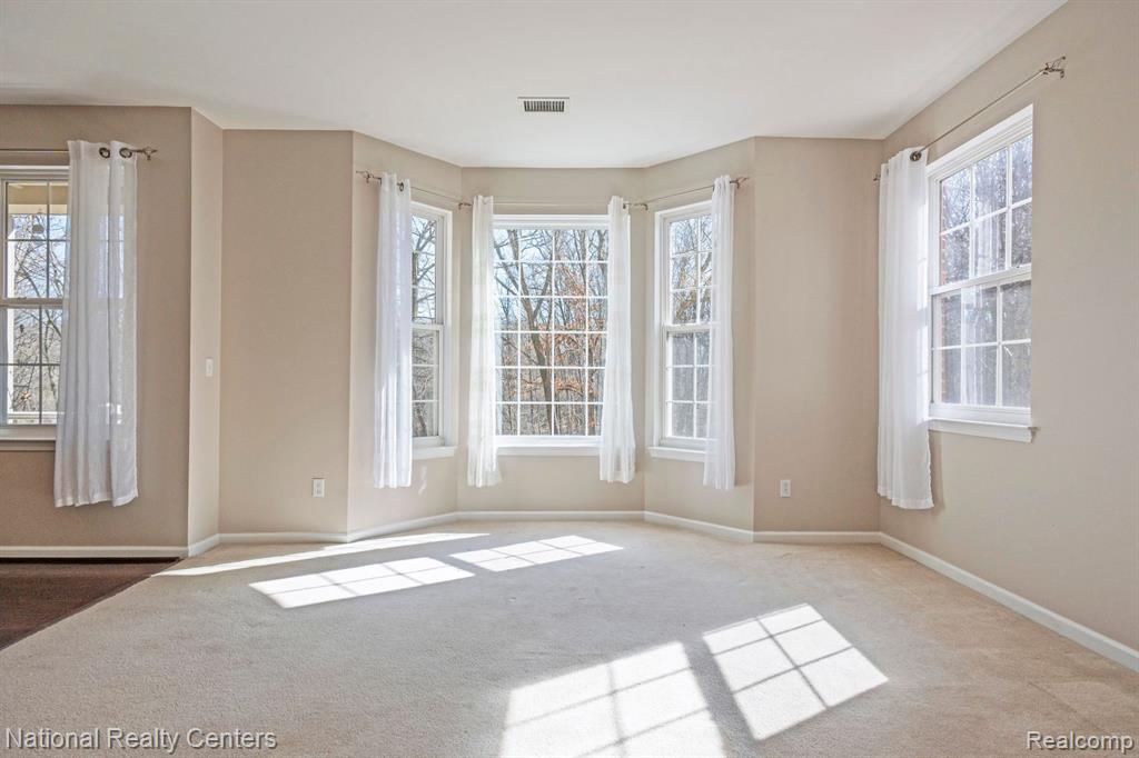 693 ABBINGTON Court, Howell, MI 48843 — Photo 5