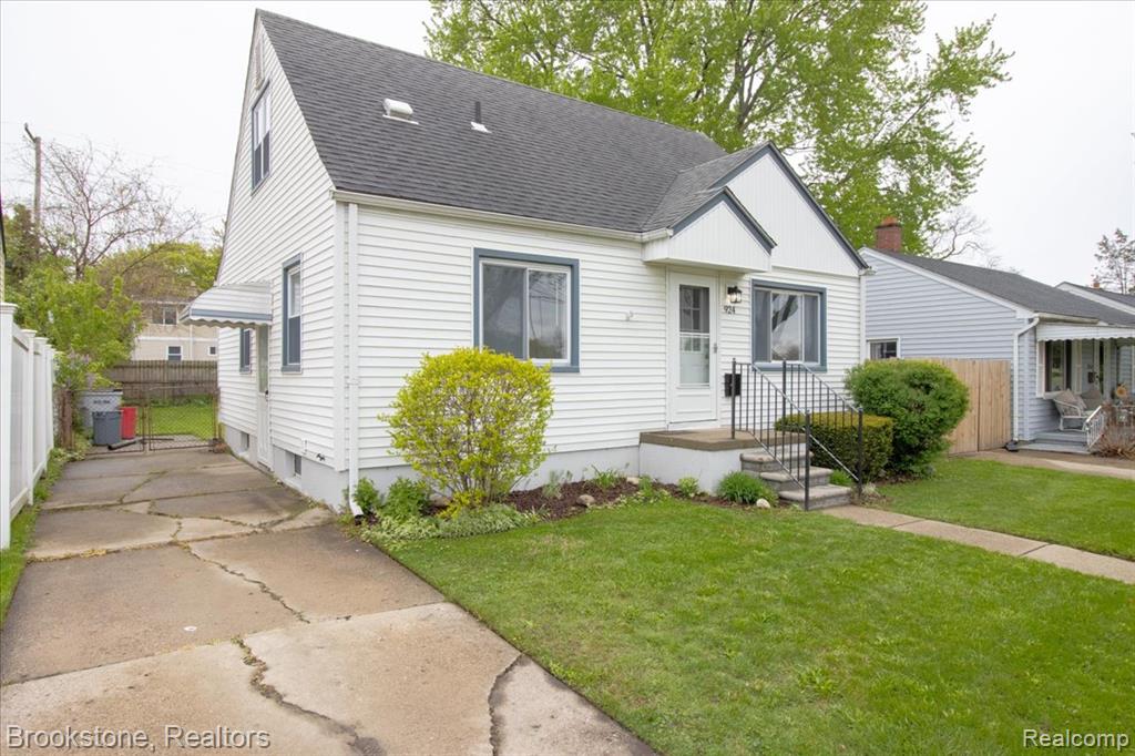 924 E Otis Avenue, Hazel Park, MI 48030 — Photo 33