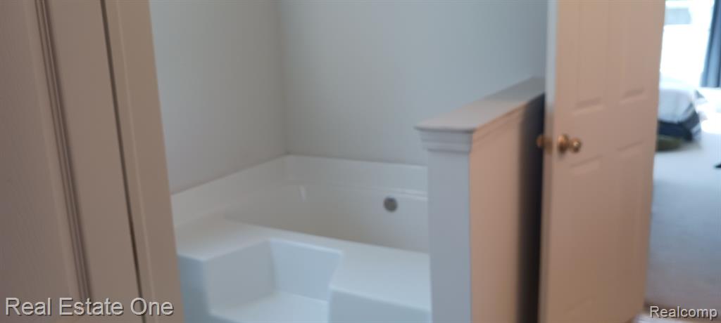 1495 FOX POINTE Circle, Ann Arbor, MI 48108 — Photo 17