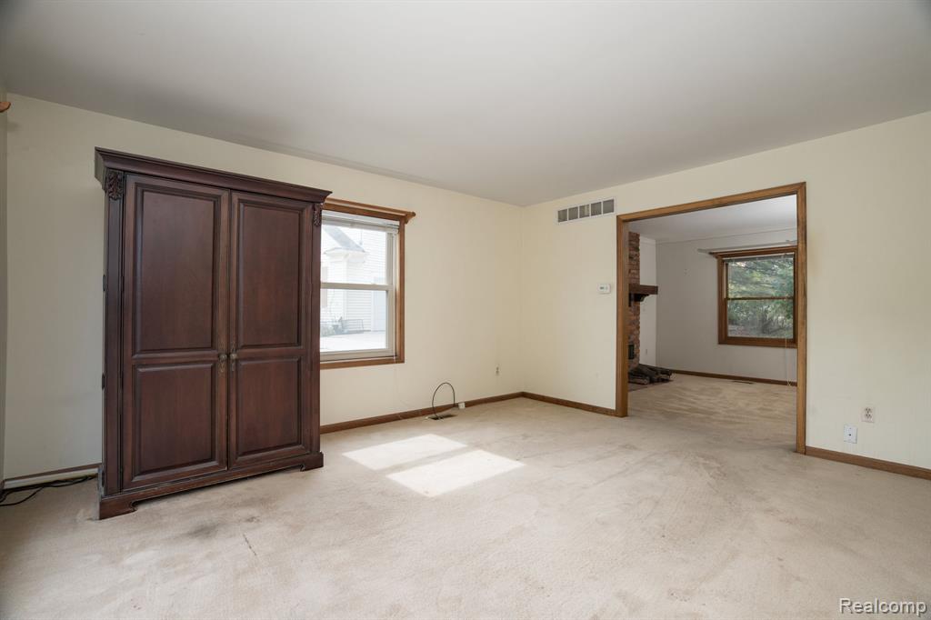 906 Dahlia Lane, Rochester Hills, MI 48307 — Photo 8