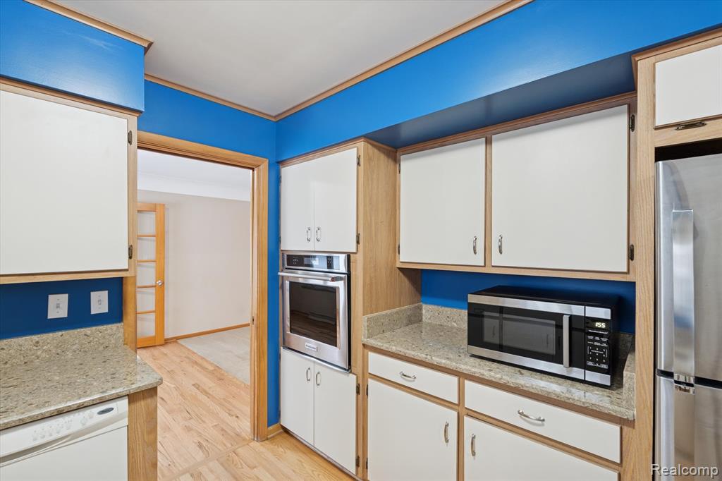 7127 Meadowvue Drive, Grand Blanc, MI 48439 — Photo 14