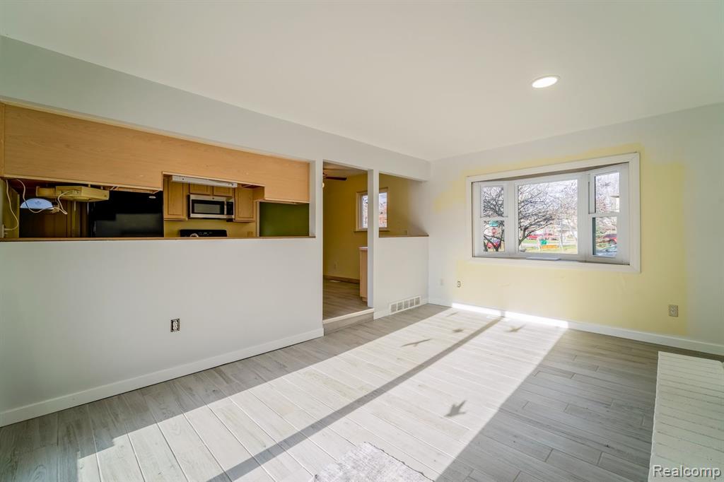5809 HUNTINGTON Drive, Ypsilanti, MI 48197 — Photo 37