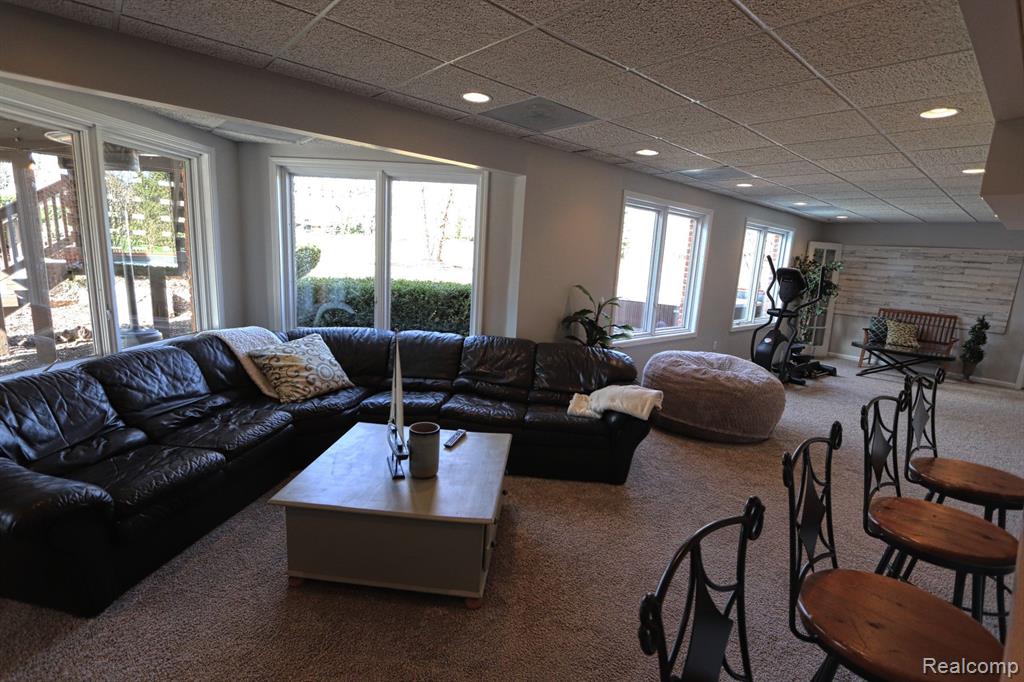 5470 HURON HILLS Drive, Commerce Twp, MI 48382 — Photo 36