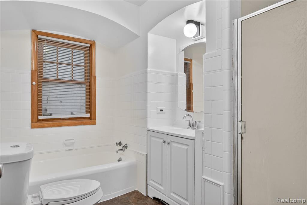 18671 Huntington Avenue, Harper Woods, MI 48225 — Photo 23