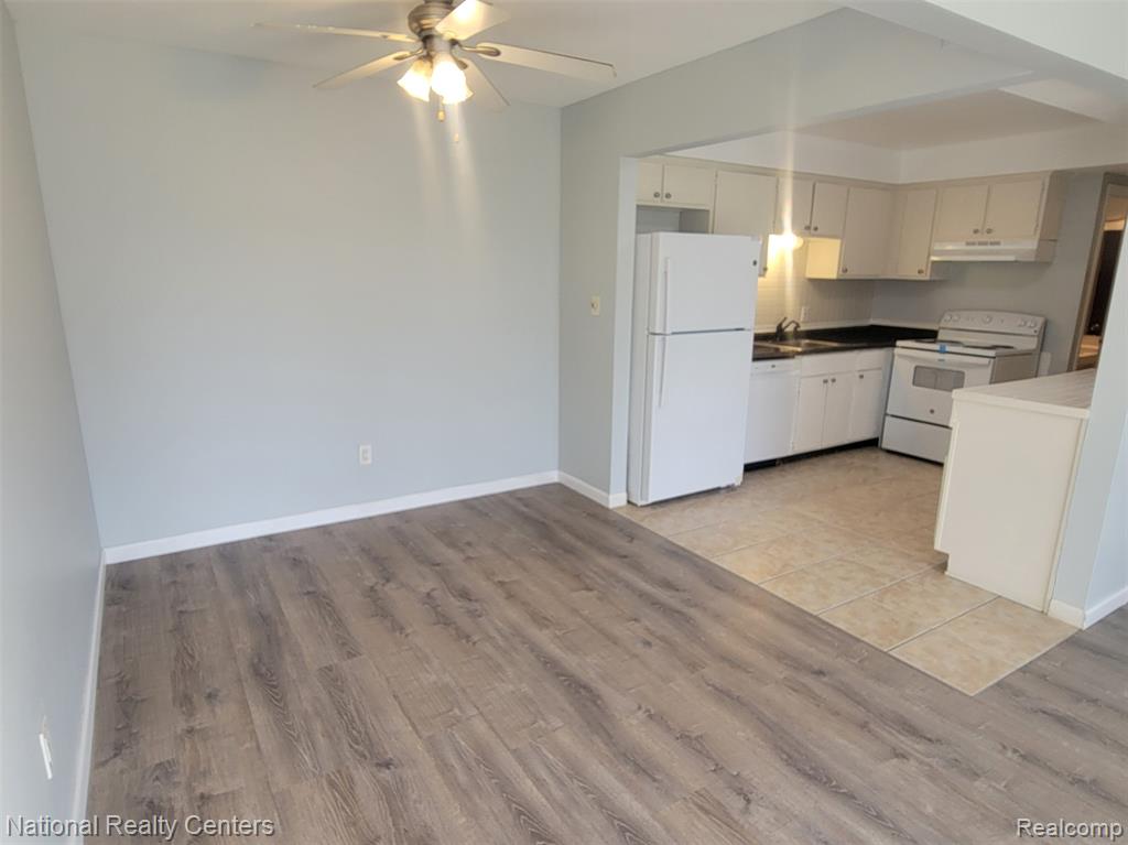 8296 KARAM BLVD, Warren, MI 48093 — Photo 5