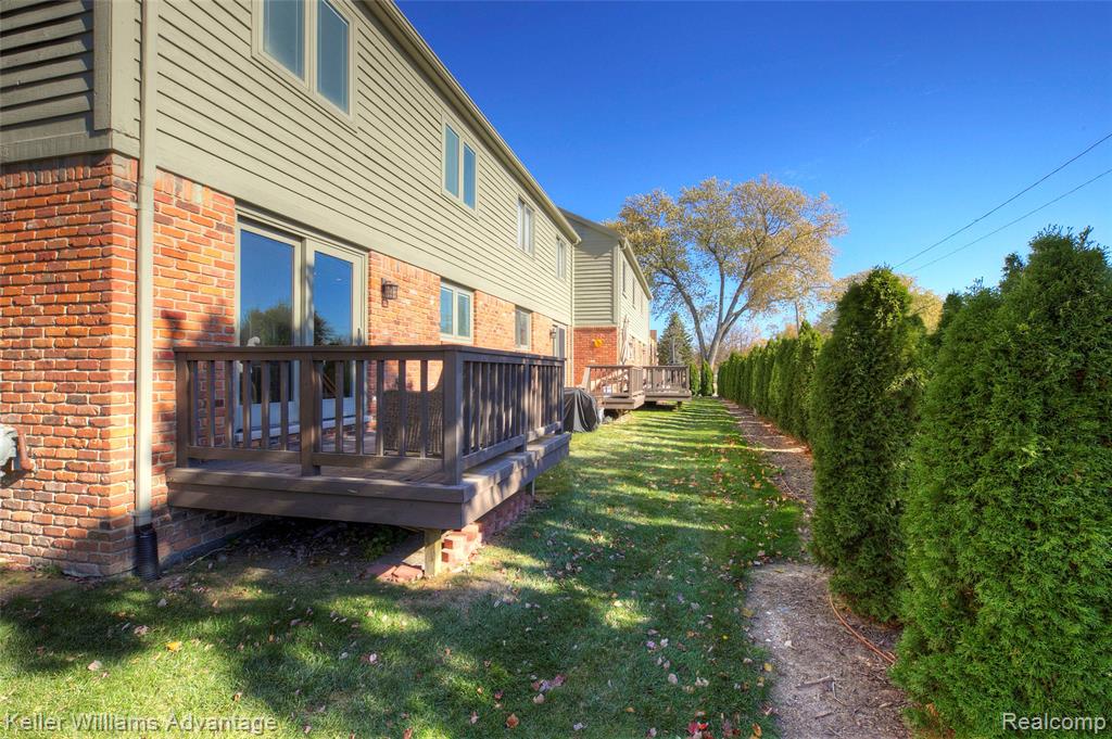 446 Oakgrove Court, Clawson, MI — Photo 48
