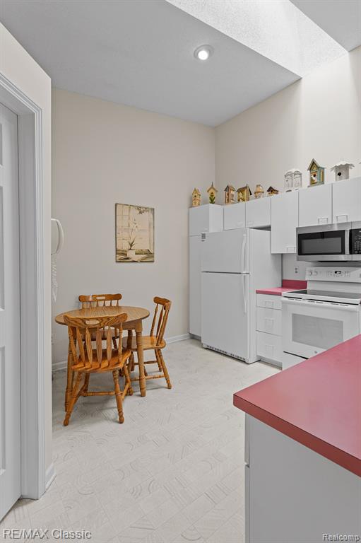 38360 Chessington, Farmington Hills, MI 48331 — Photo 15