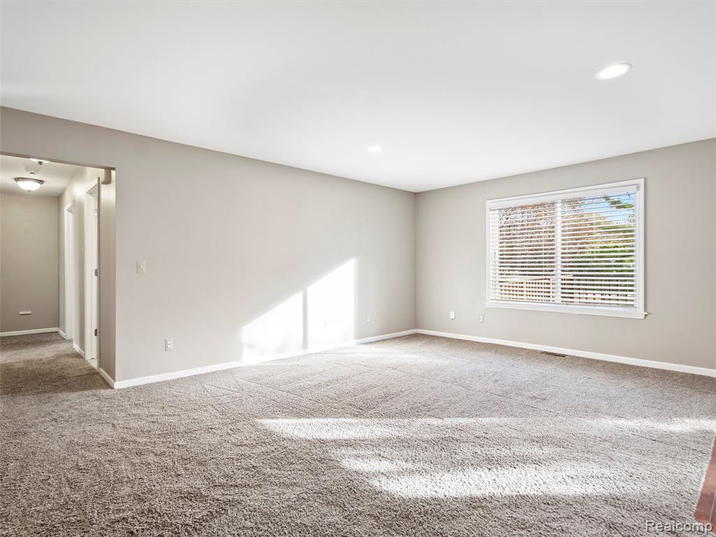 987 FAIRLEDGE Street, Lake Orion, MI 48362 — Photo 16
