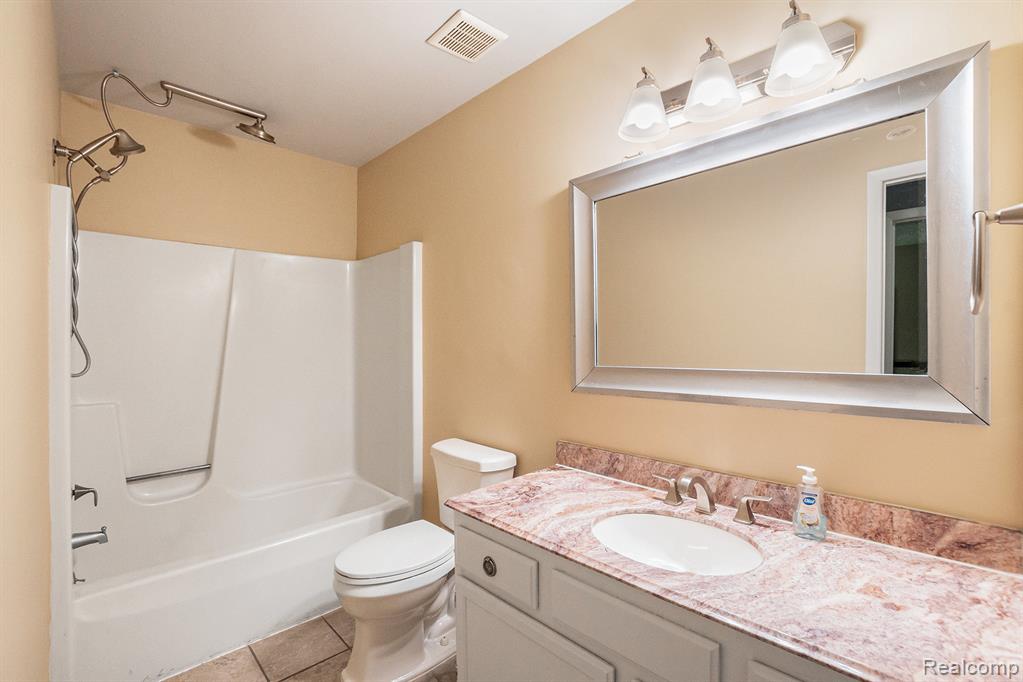 621 Vincent Street, Pinckney, MI 48169 — Photo 12