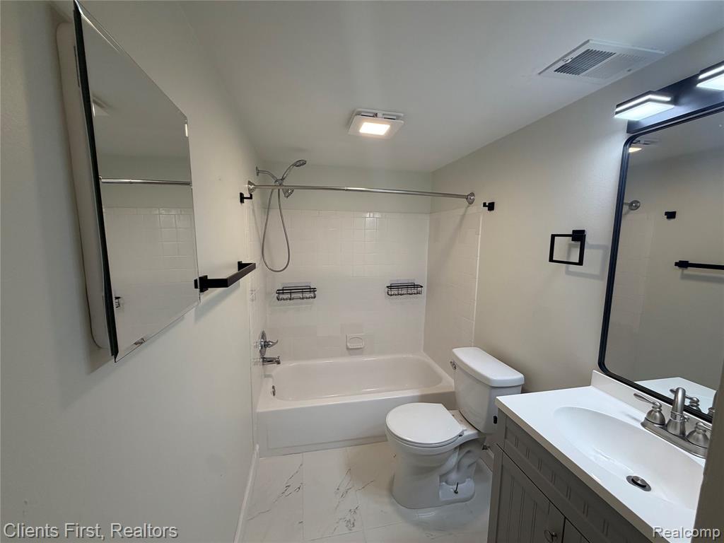 204 Princeton Drive, South Lyon, MI 48178 — Photo 24