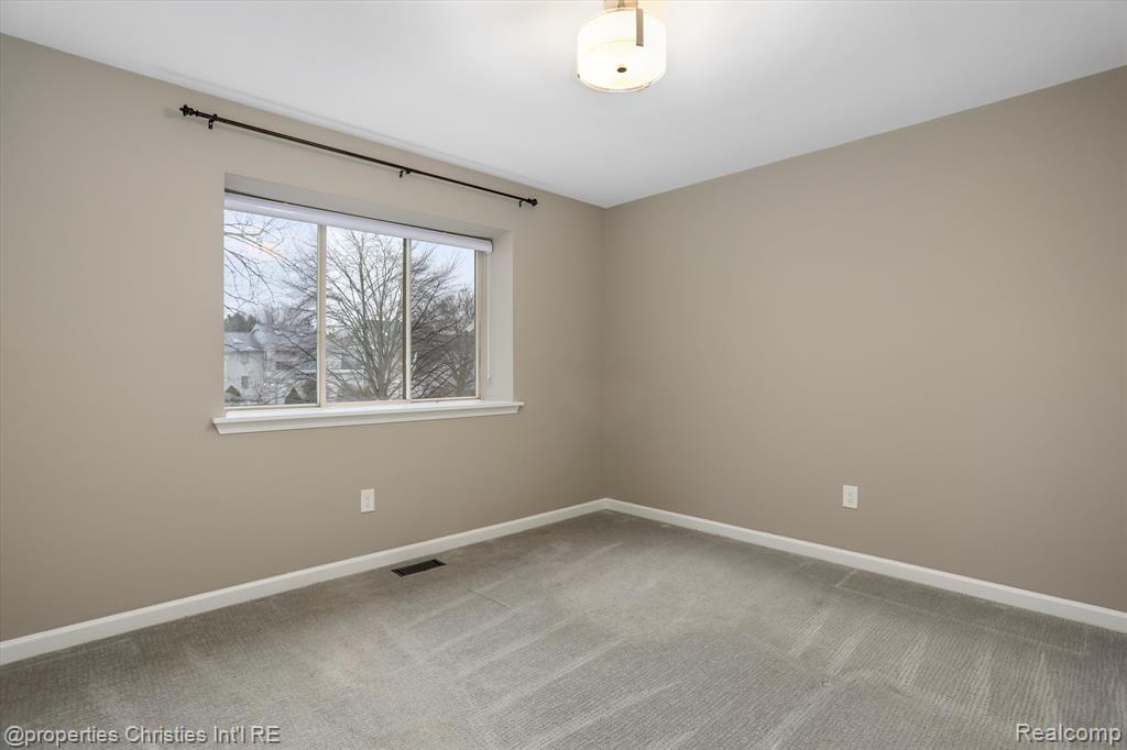 5896 NANEVA Court, West Bloomfield, MI — Photo 34
