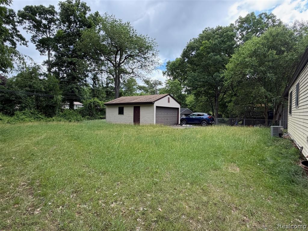 718 W Baker Road, Highland, MI — Photo 8
