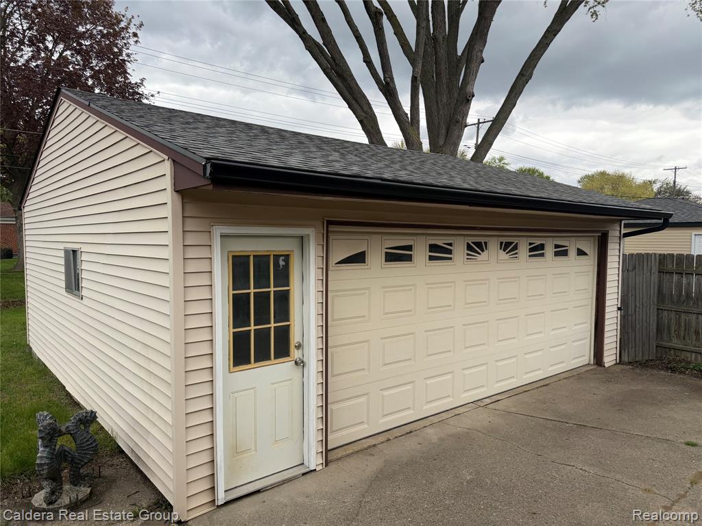 8917 Shannon Drive, Sterling Heights, MI 48314 — Photo 17