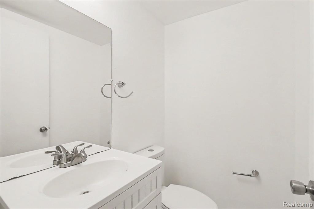 8232 Karam Boulevard, Warren, MI 48093 — Photo 16