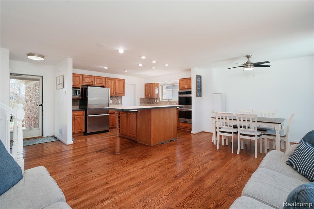 652 Stonehenge Drive, Canton, MI 48188 — Photo 7
