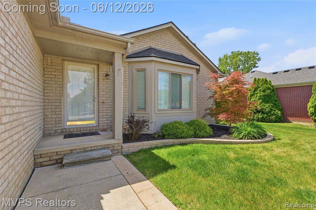 21618 Sue Ellen Drive, Macomb, MI 48044 — Photo 25