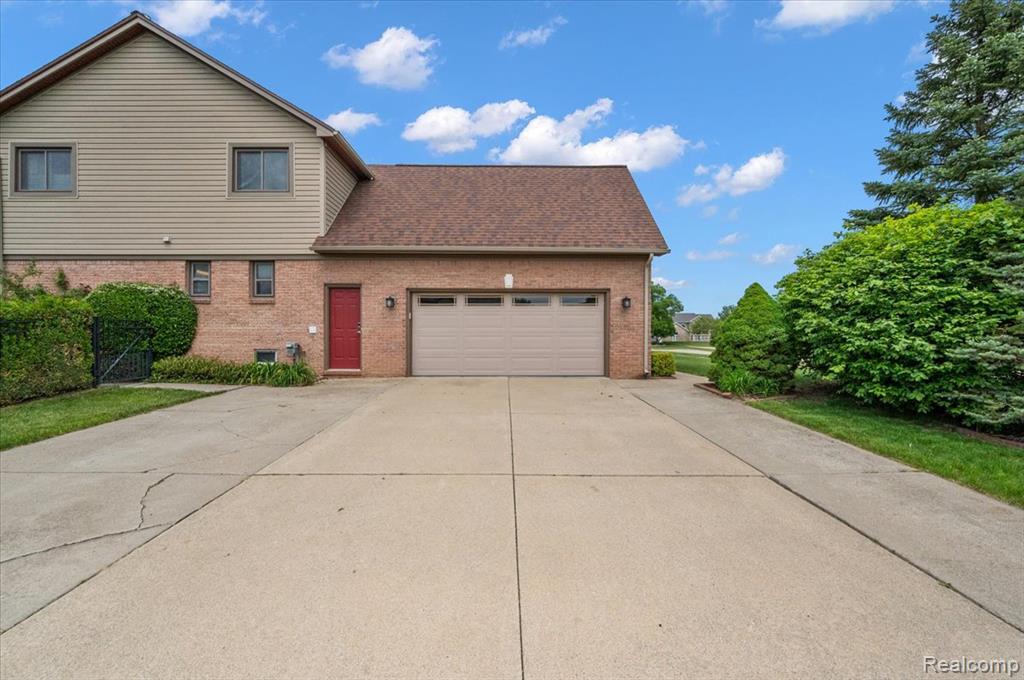 48037 Lafayette Drive, Macomb, MI 48044 — Photo 4