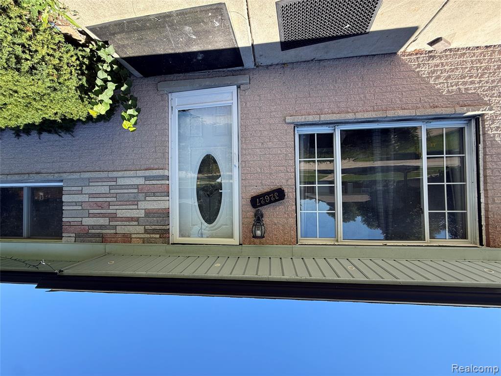 32627 Wauketa Drive, Warren, MI 48092