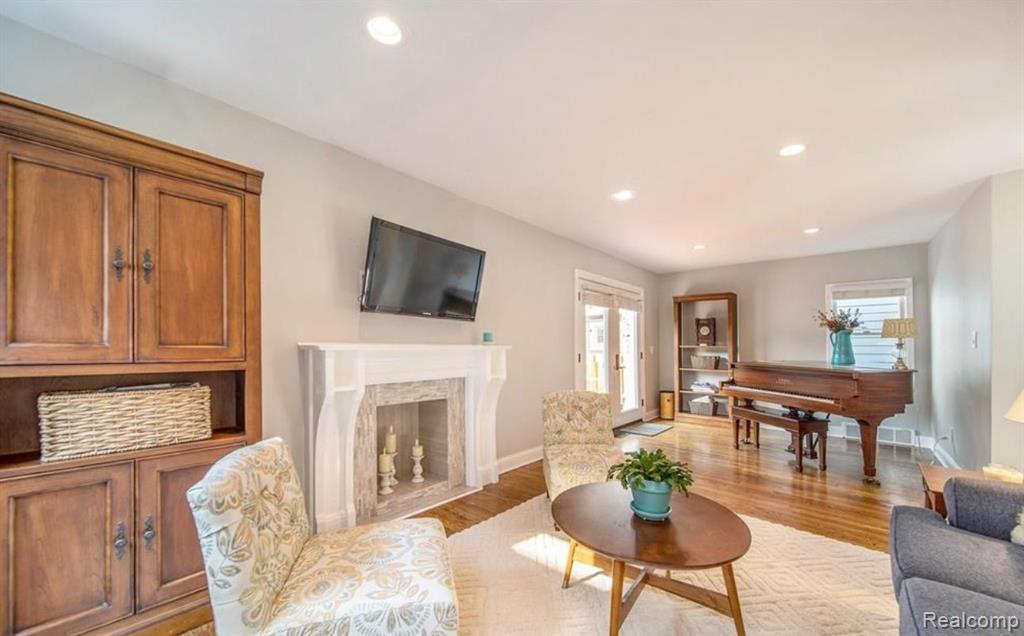 986 Smith Avenue, Birmingham, MI 48009 — Photo 27