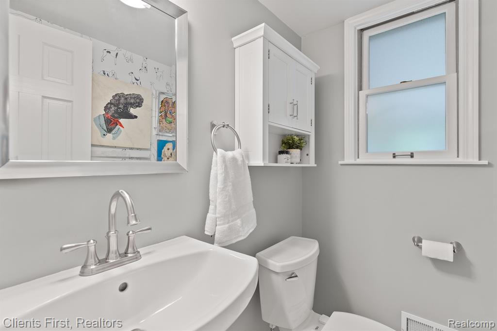 9193 HACKBERRY Avenue, Plymouth, MI 48170 — Photo 12