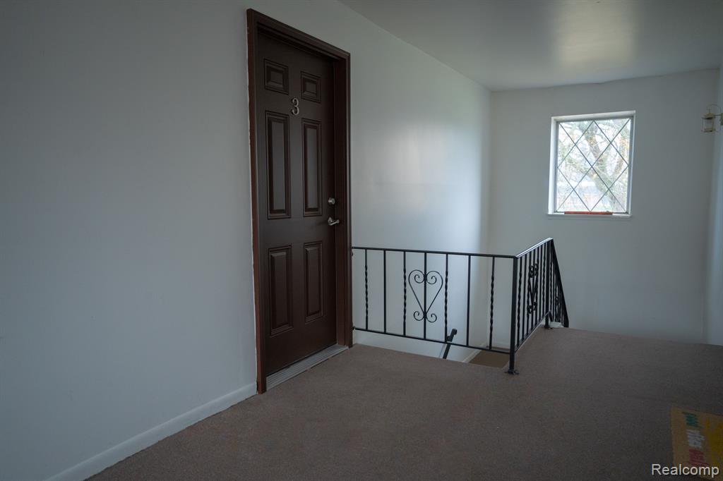 1876 COLONIAL VILLAGE Way, 3, Waterford, MI 48328 — Photo 2